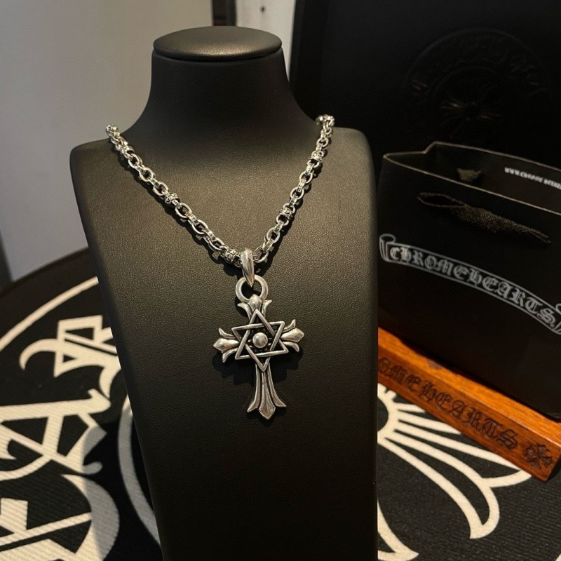 Ch*0me He**ts necklaces